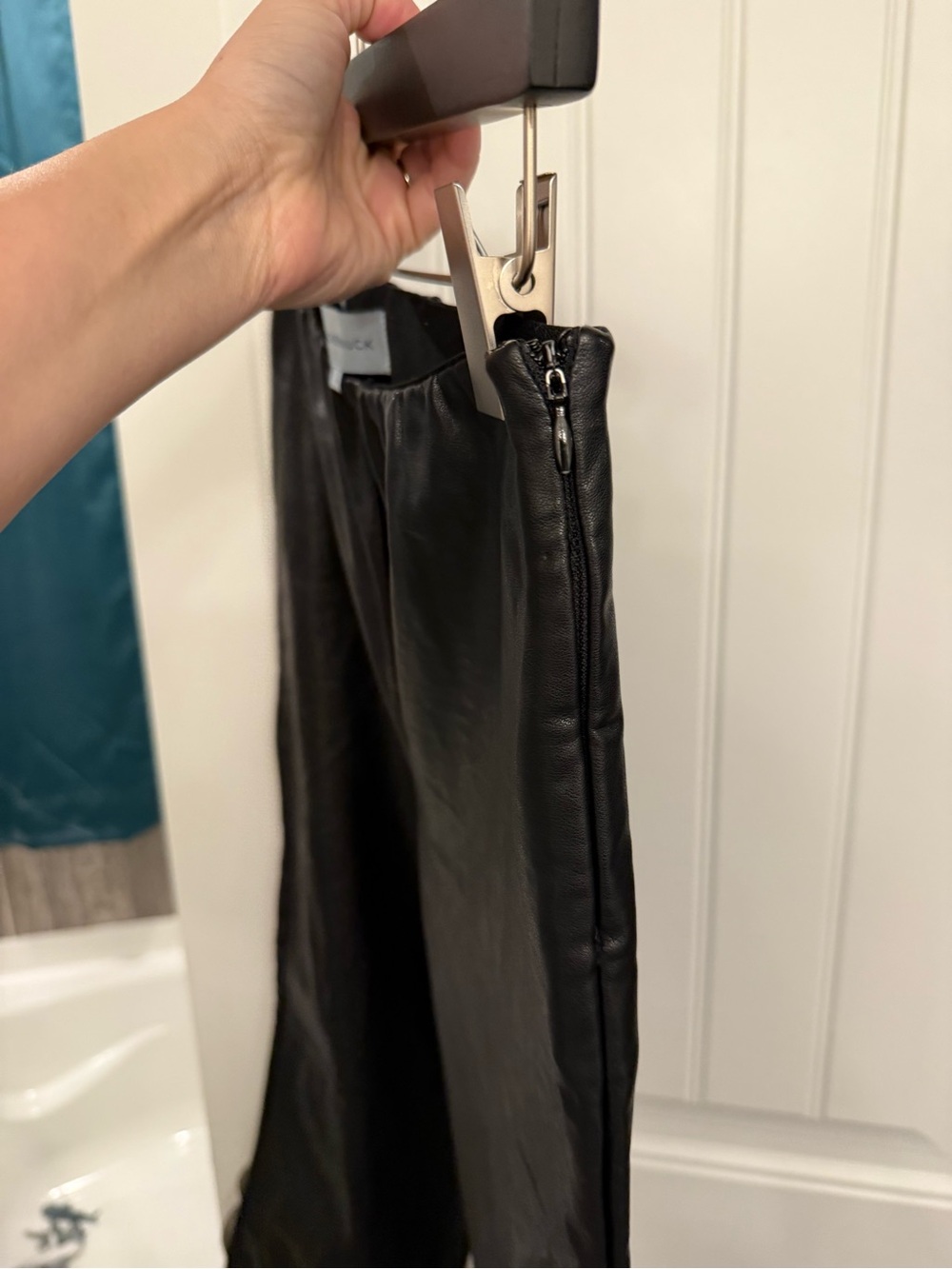 Tuckernuck Ashford black faux leather cropped flares, size L - Picture 6 of 9